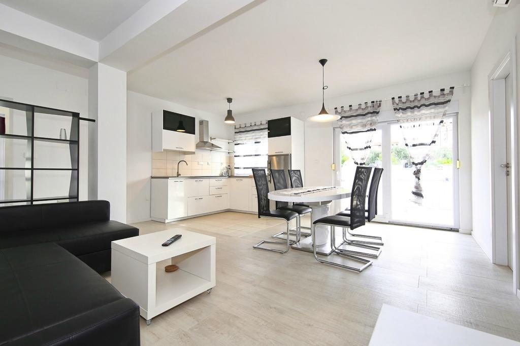 Apartments Matkovic Sveti Filip i Jakov Exterior foto