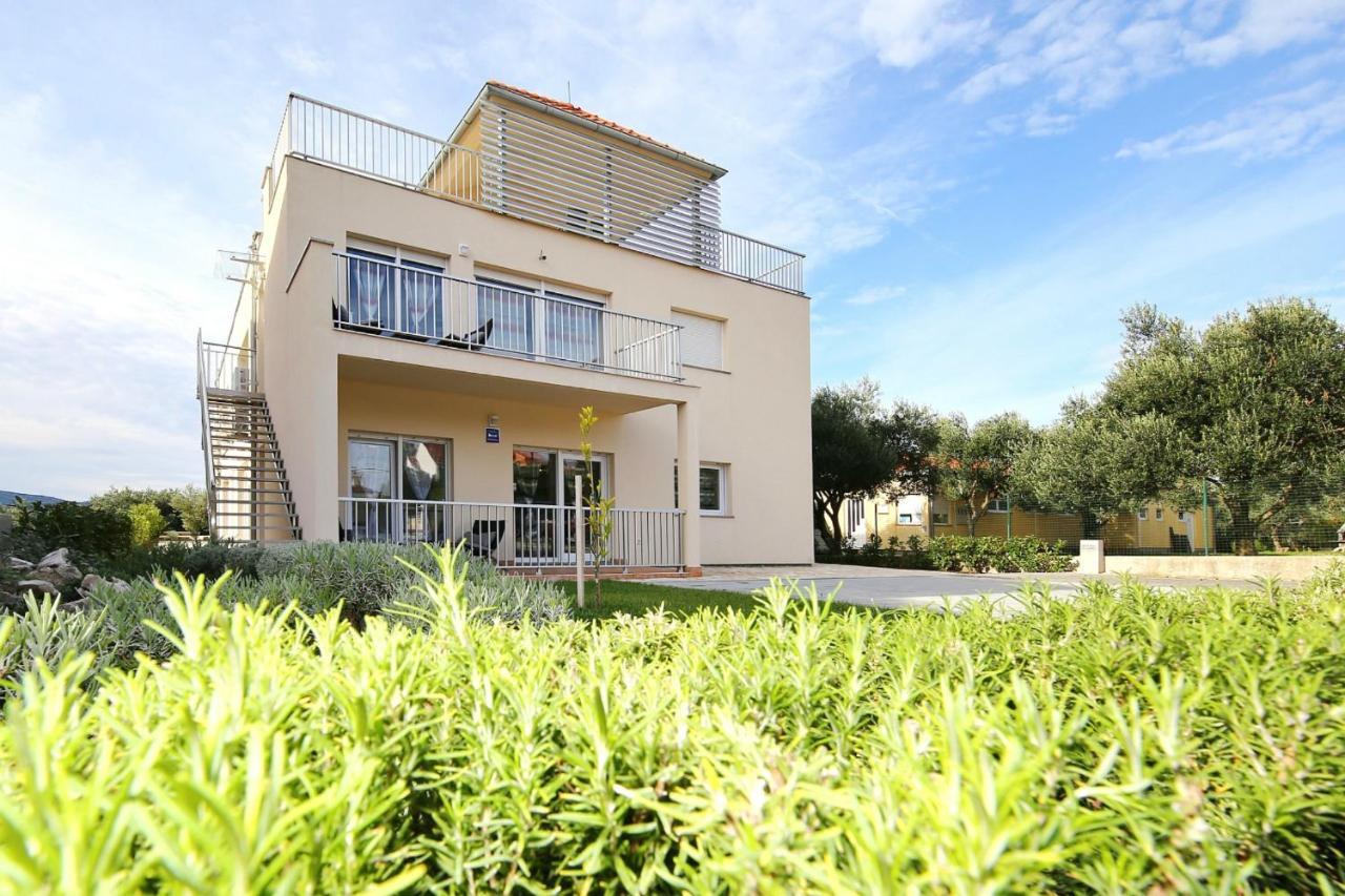 Apartments Matkovic Sveti Filip i Jakov Exterior foto